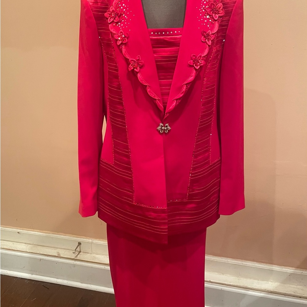 Lady in Red!! Elegant Red three Piece Skirt Set